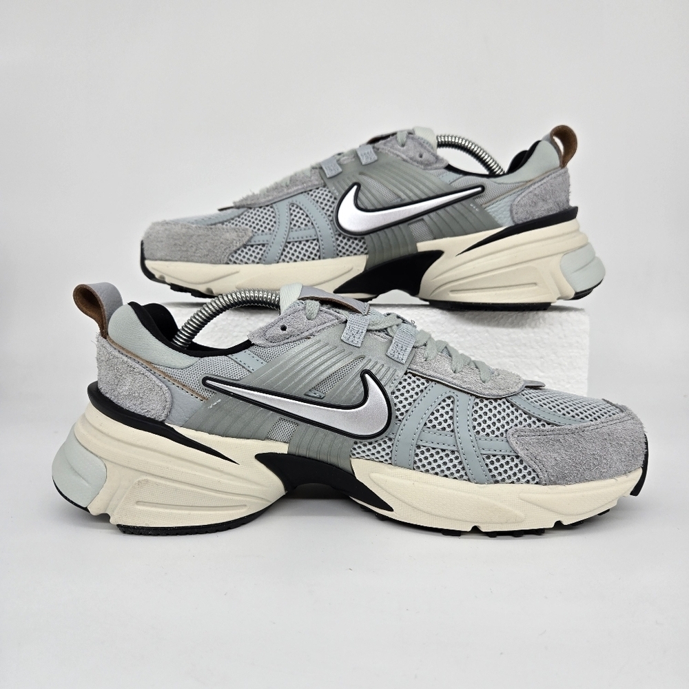 New Nike V2K Run Women's Shoes Size 10 - Picture 6 of 8